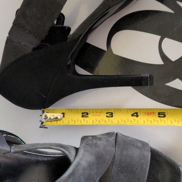 Like new Nine West size 5.5 gray/black strappy 4.5 stiletto pumps opened toe - Picture 8 of 8